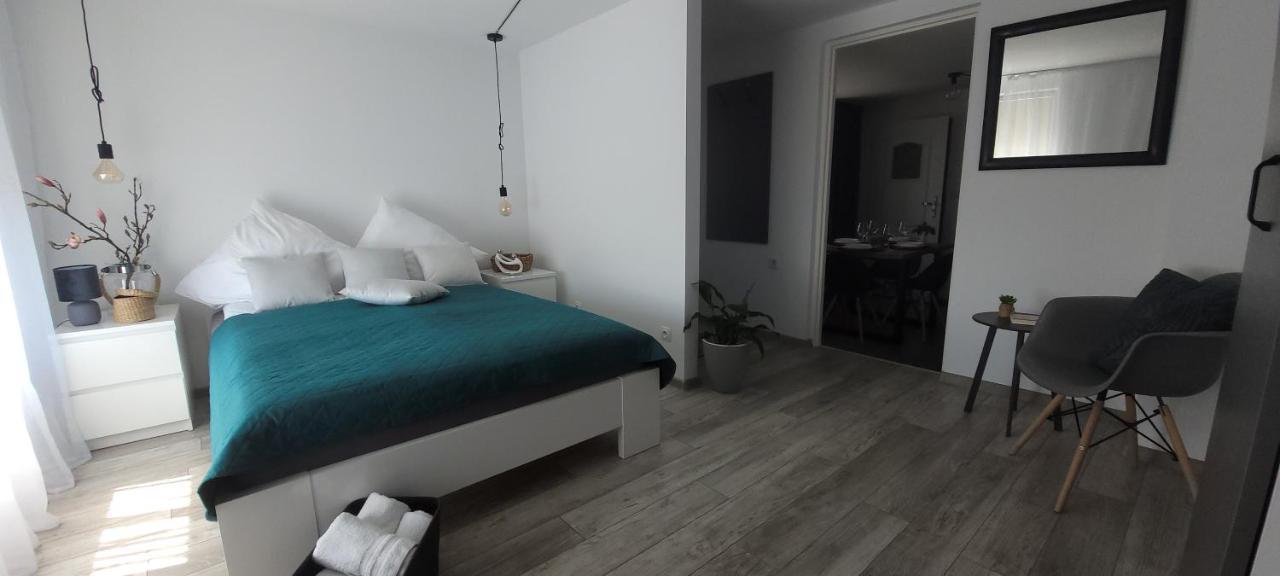 Apartamenty Pod Uwalonym Debem Jezow Sudecki Exterior photo